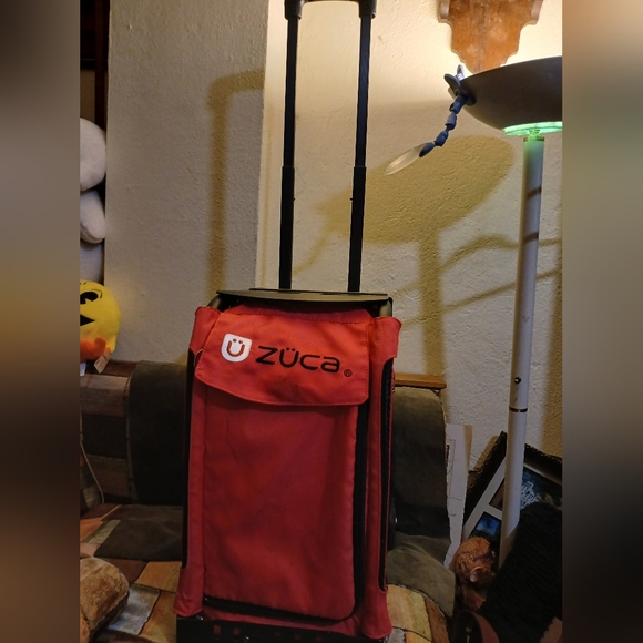 Züca Red Rolling Bag - Picture 1 of 7
